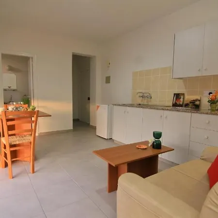 S Sari Flats Pensjonat
