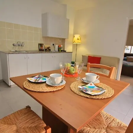 S Sari Flats Гостьовий будинок