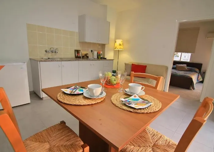 S Sari Flats Гостьовий будинок